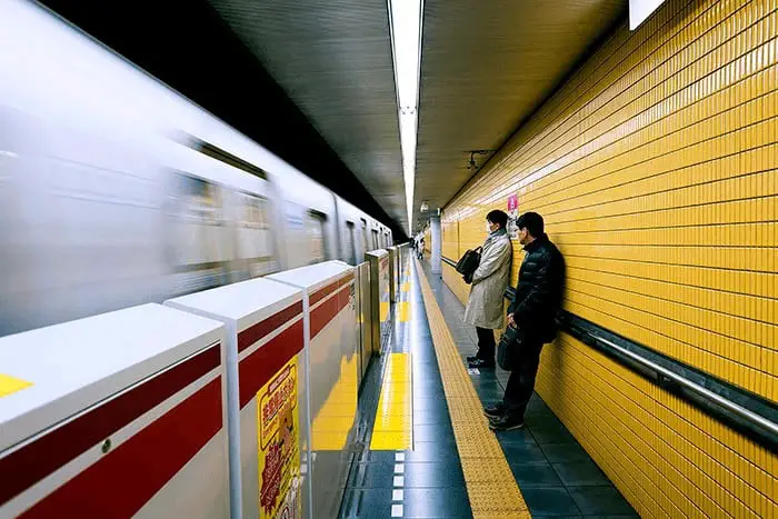 metro en movimiento