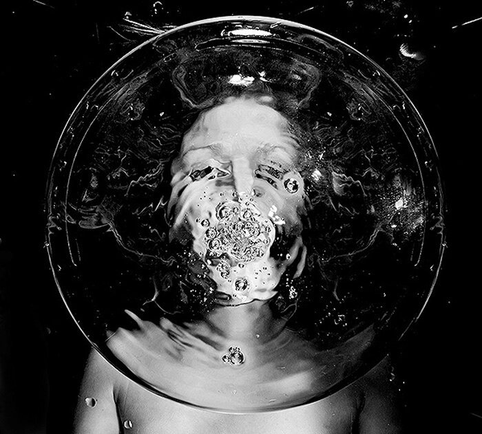 fotografia cara con agua